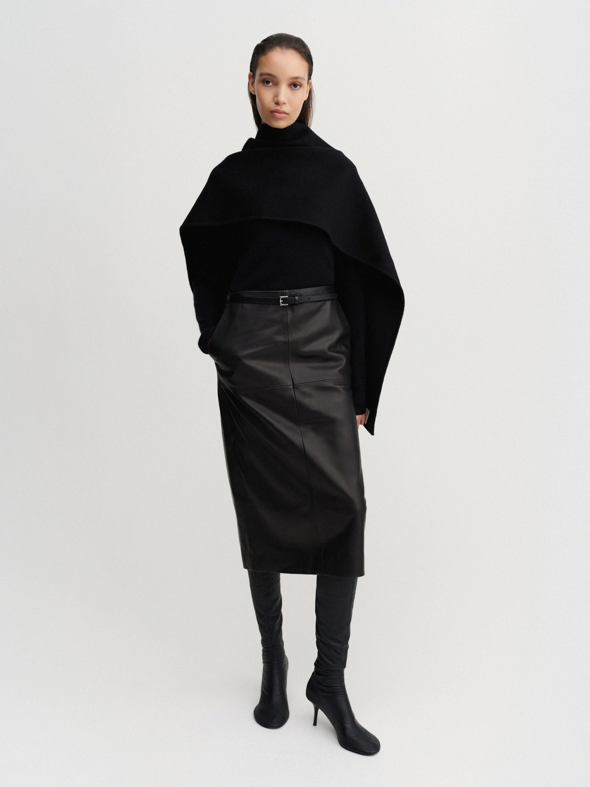 Almada Label - Leather Pencil Skirt - Black