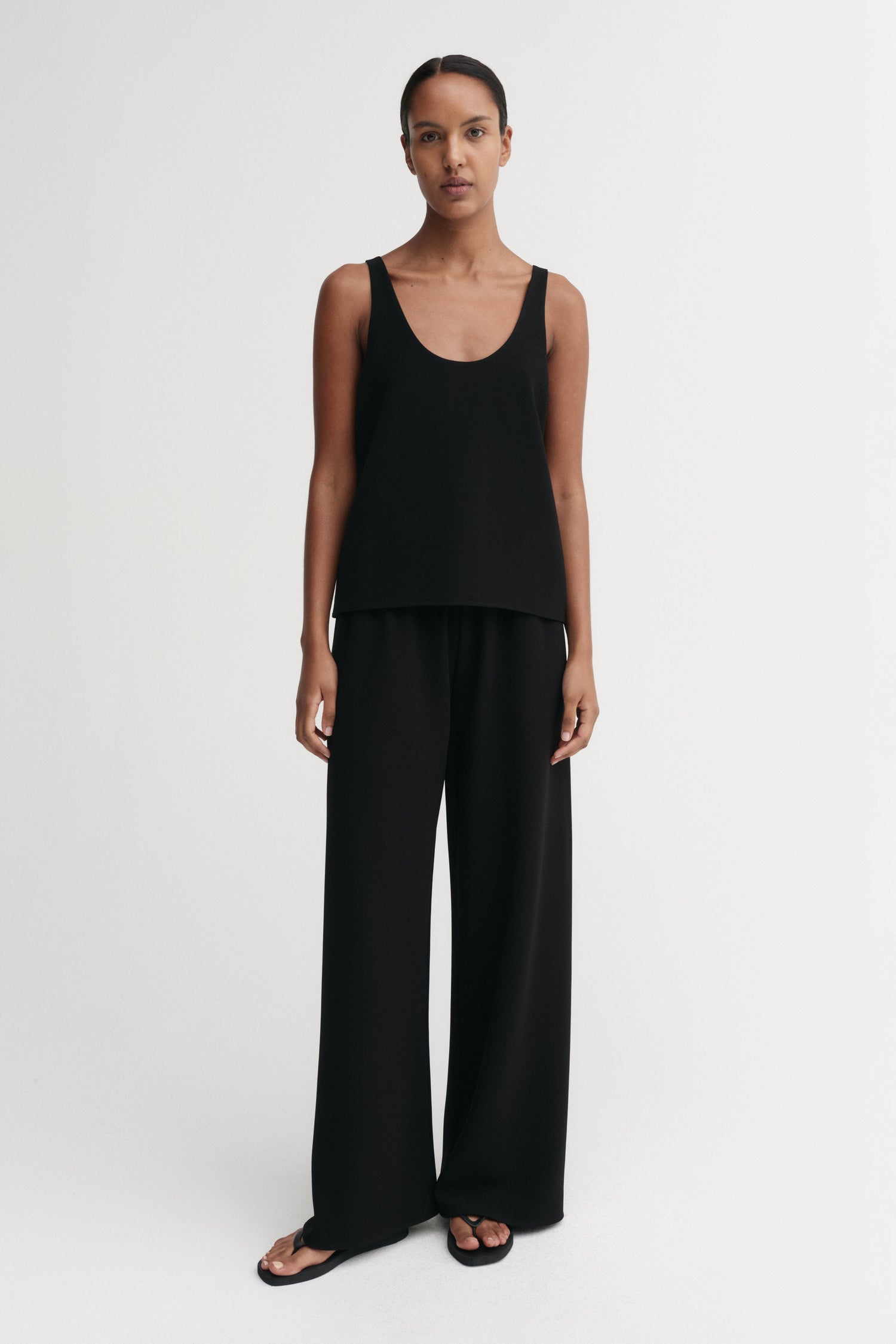 Almada Label - Top - Black