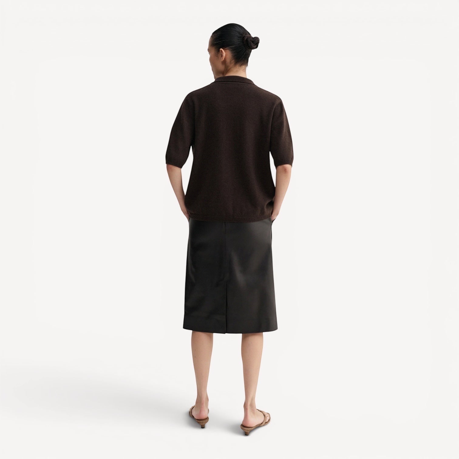 Lula Studio Prague brown cashmere polo t-shirt with short sleeves and ribbed cuffs, worn by a model.